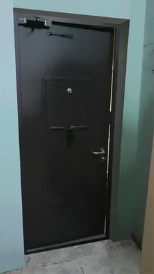 Дверь в кассу, внутренняя сторона (пер. Хользунова)