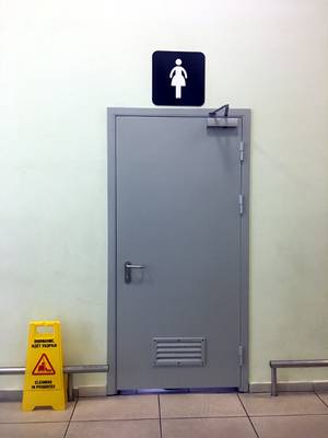 Однопольная дверь с вентрешеткой