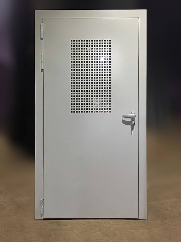 Остекленная дверь с перфорацией Остекленная дверь с перфорацией