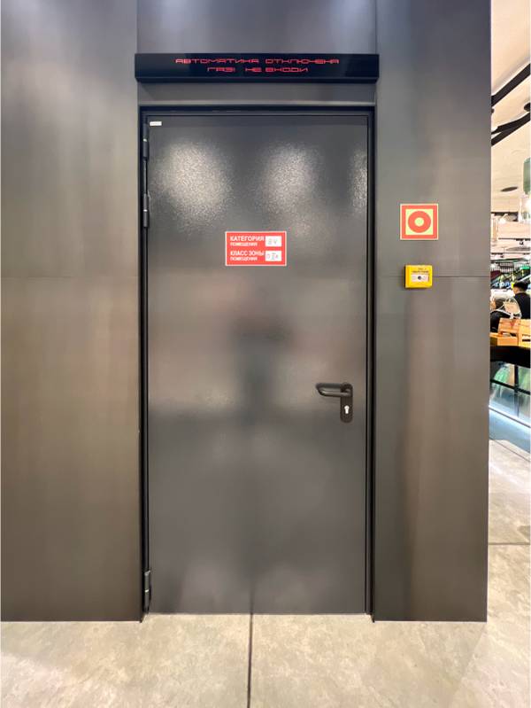 Противопожарная одностворчатая дверь для магазина «Золотое яблоко»
