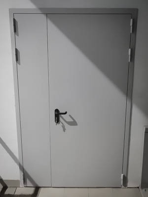 Дверь на склад вид снаружи