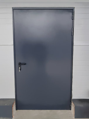 Нестандартная дверь для складского помещения Нестандартная дверь для складского помещения